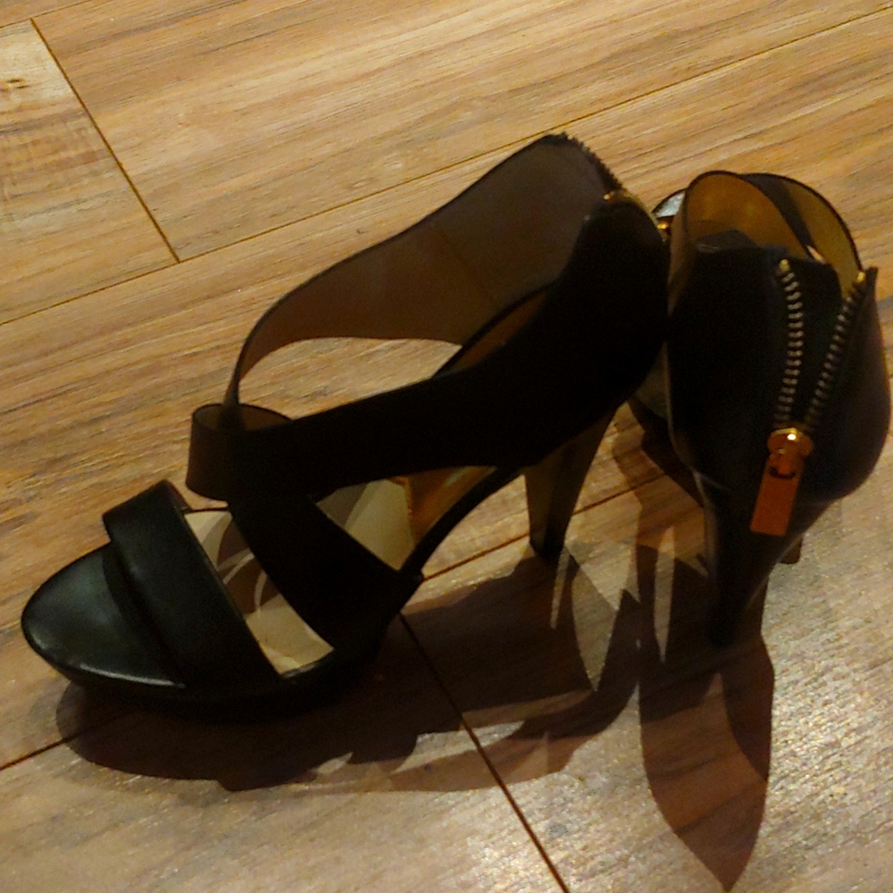 MICHAEL Michael Kors Platform Leather bands Heels Black 6.5